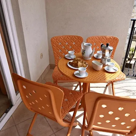 Noemi2 By Interhome Apartamento
